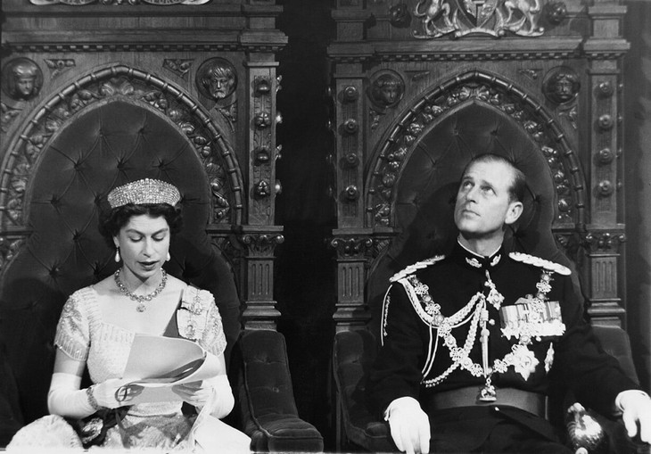 thien tinh su Elizabeth-Philip_6